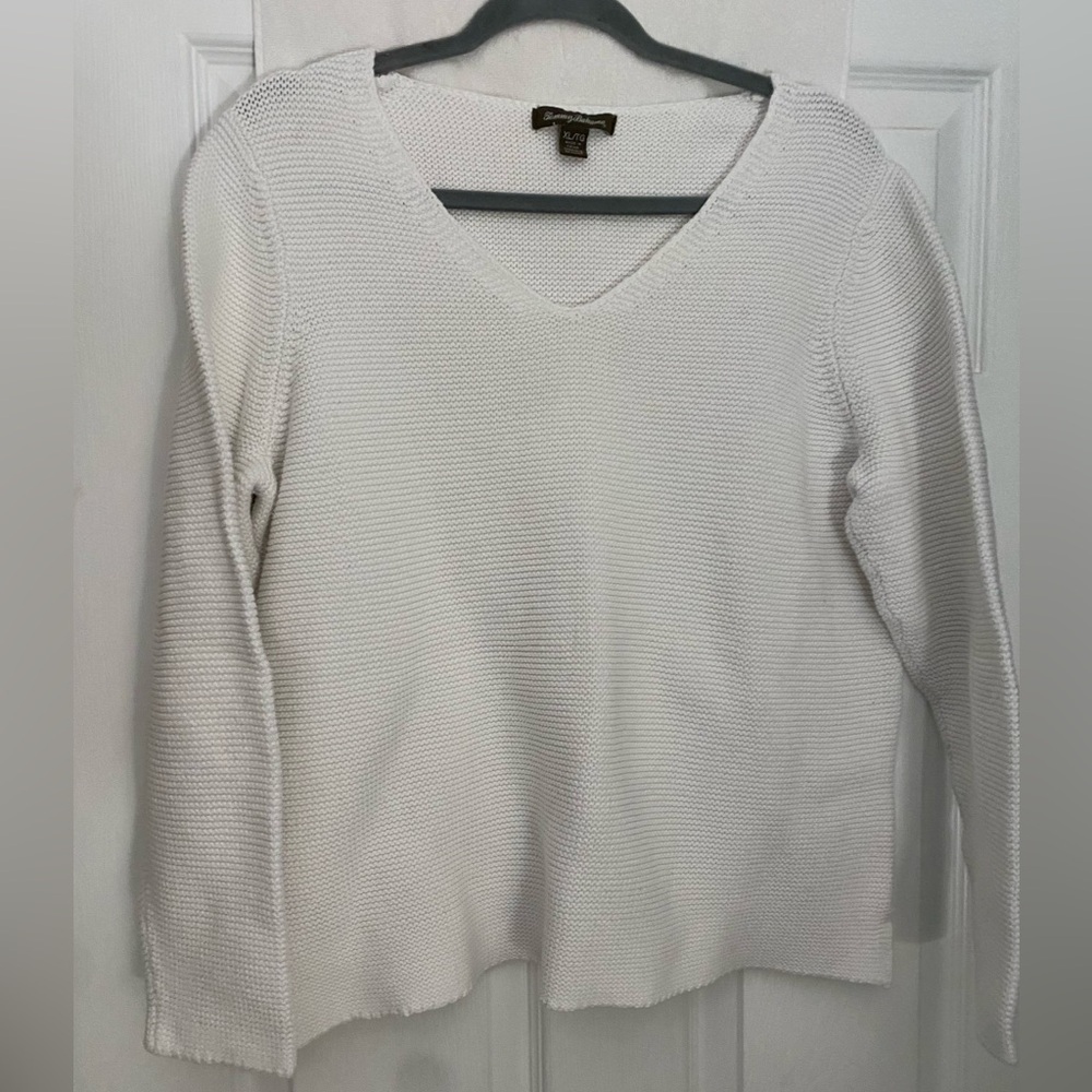 Tommy Bahama white v neck sweater size XL